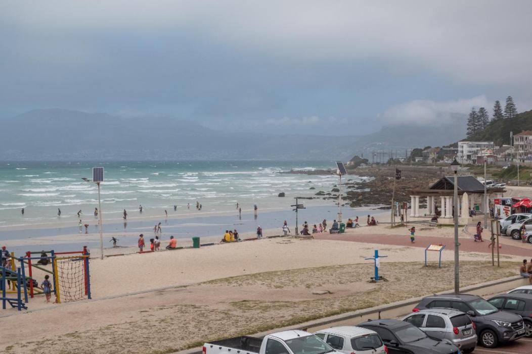 At The Beach - Muizenberg Κέιπ Τάουν Εξωτερικό φωτογραφία