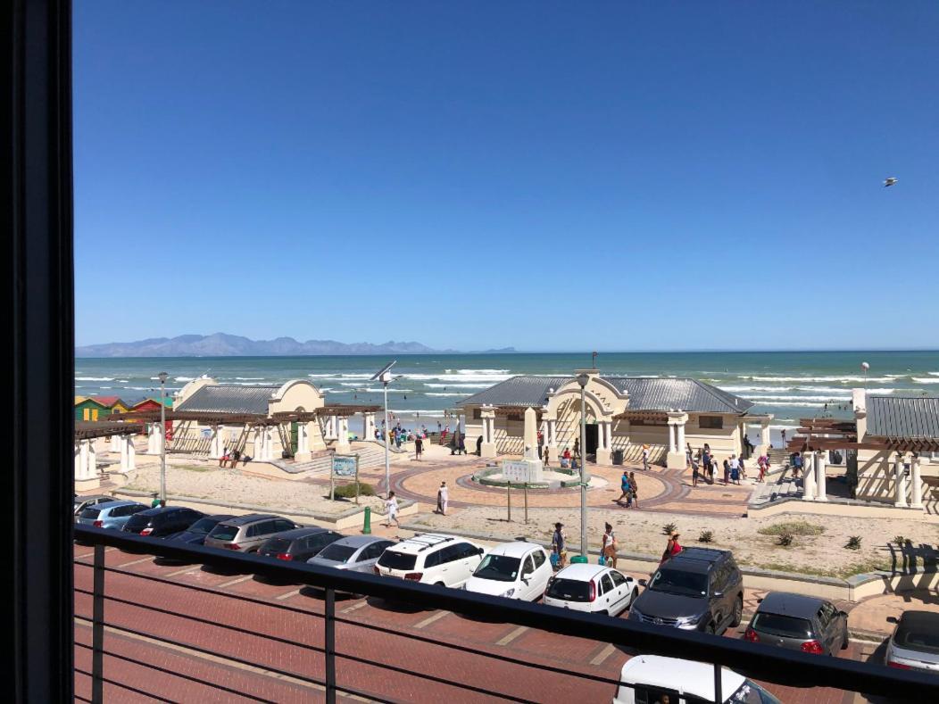 At The Beach - Muizenberg Κέιπ Τάουν Εξωτερικό φωτογραφία